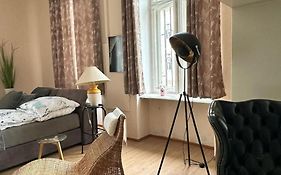Nr 2 Gemütliche Suite mit King-Size Bett und Essbereich im Zentrum im Neubarockstyle